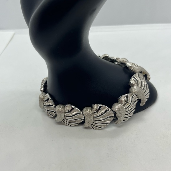 Puccini signed silver tone vintage shell shaped abstract bracelet - Picture 5 of 16